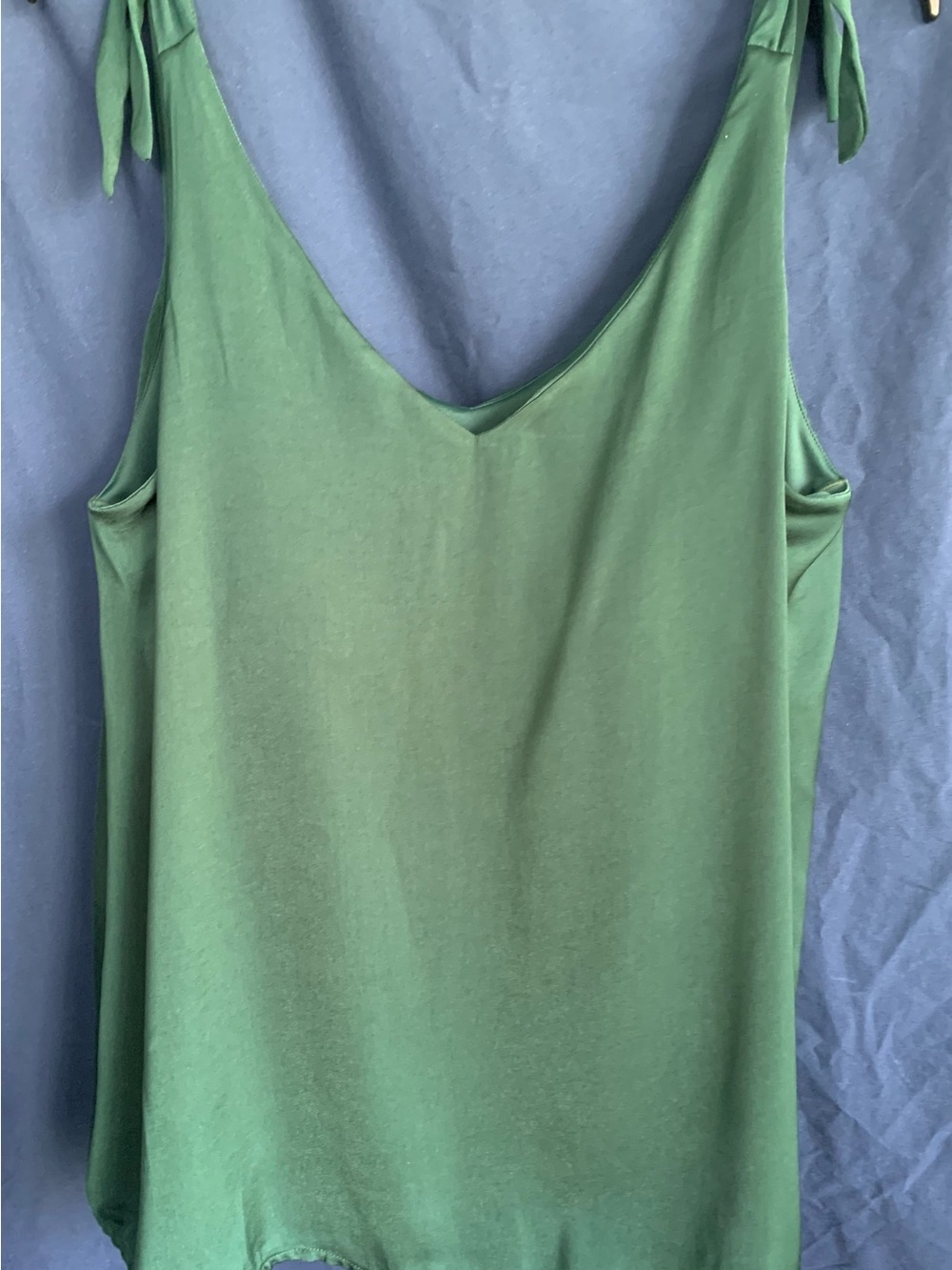 Shebird Green V-Neck Tie-Strap Women's Tank with Built-in Bra